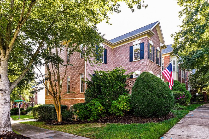 Property image 3 at 203 Caldwell Lane, Davidson, NC 28036