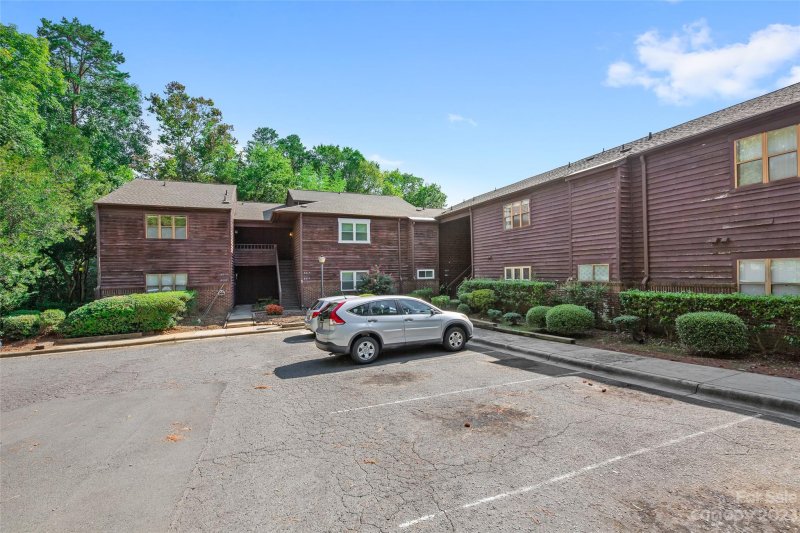 Property image 3 at 8023 Cedar Glen Drive, Charlotte, NC 28212