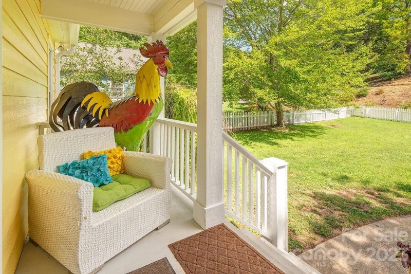 Property image 2 at 14 Pinecroft Road, Asheville, NC 28804