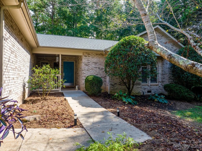 Property image 2 at 3811 Mattingly Drive, Hickory, NC 28602