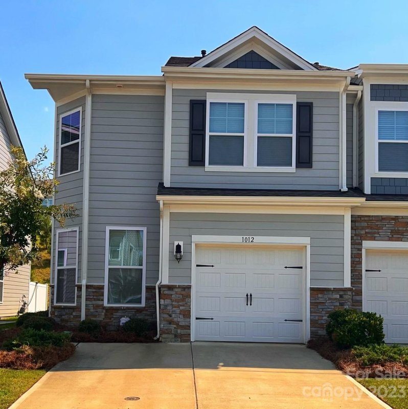 1012 Chicory Trace