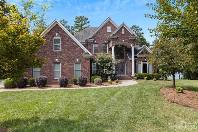 Property image 4 at 8884 Beach Bluff Court, Sherrills Ford, NC 28673