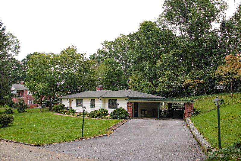 Property image 2 at 35 Rhododendron Avenue, Spruce Pine, NC 28777