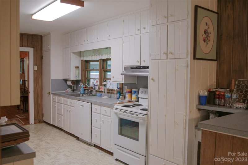 Property image 5 at 35 Rhododendron Avenue, Spruce Pine, NC 28777