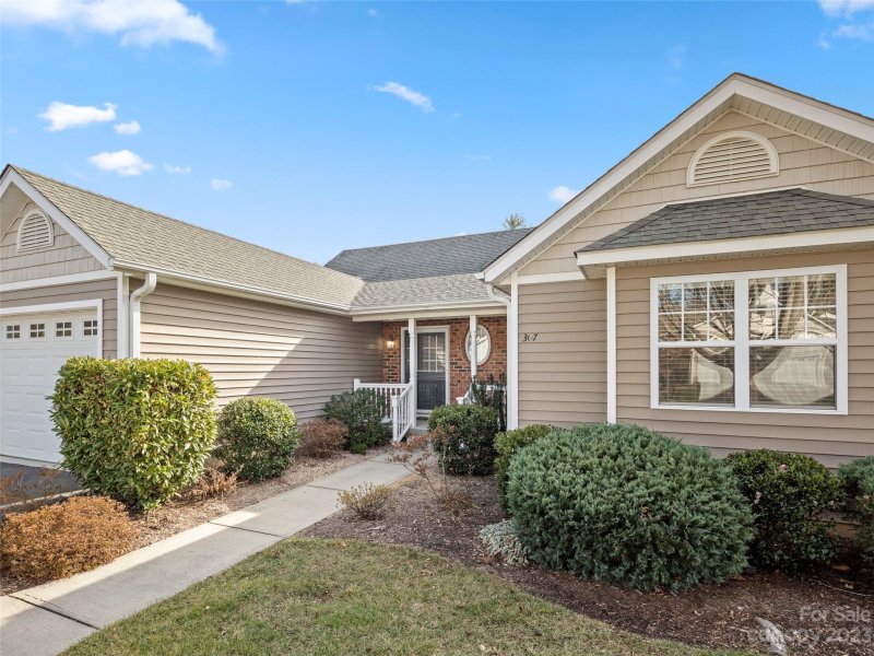 Property image 2 at 307 Charlestown Drive, Hendersonville, NC 28792