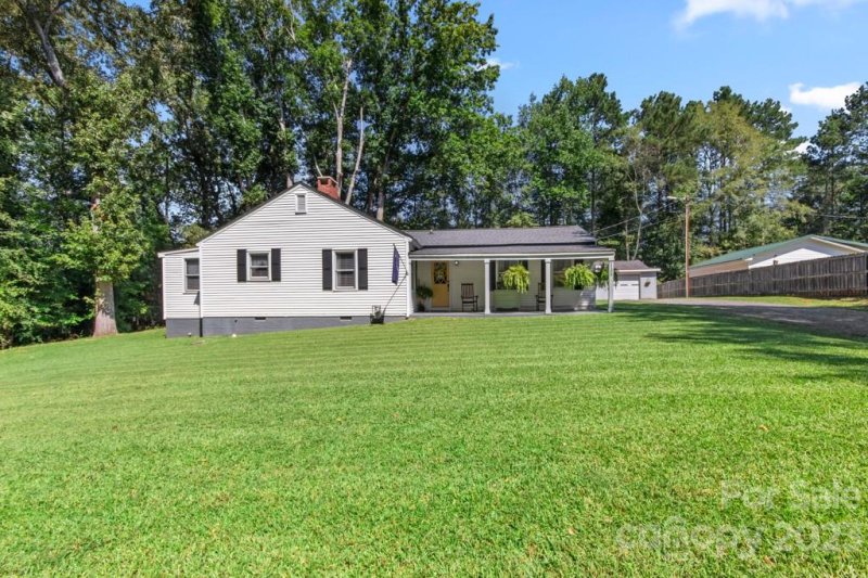 Property image 2 at 1105 Old Thompson Avenue, Lancaster, SC 29720