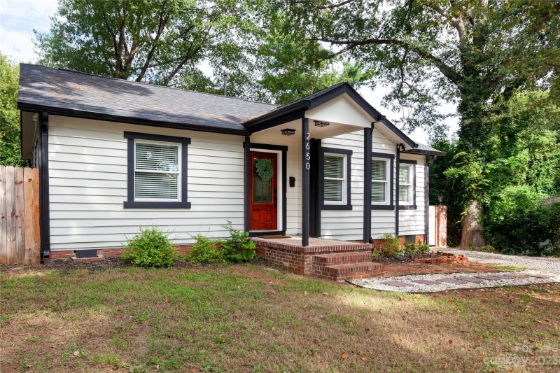 Property image 2 at 2650 Brentwood Place, Charlotte, NC 28208