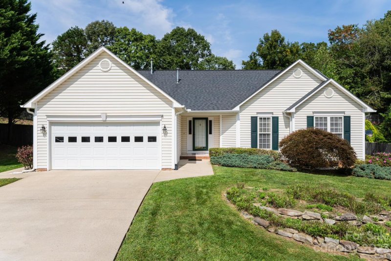 Property image 2 at 31 N Wintergarden Road, Fletcher, NC 28732