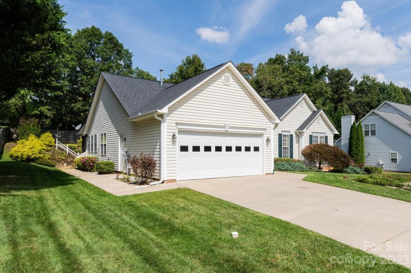 Property image 3 at 31 N Wintergarden Road, Fletcher, NC 28732