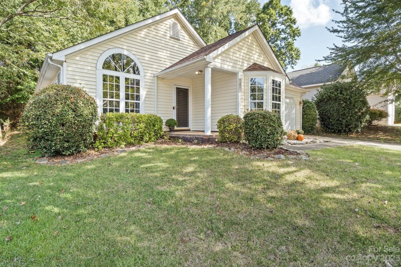 Property image 2 at 9045 Shenington Place, Charlotte, NC 28216