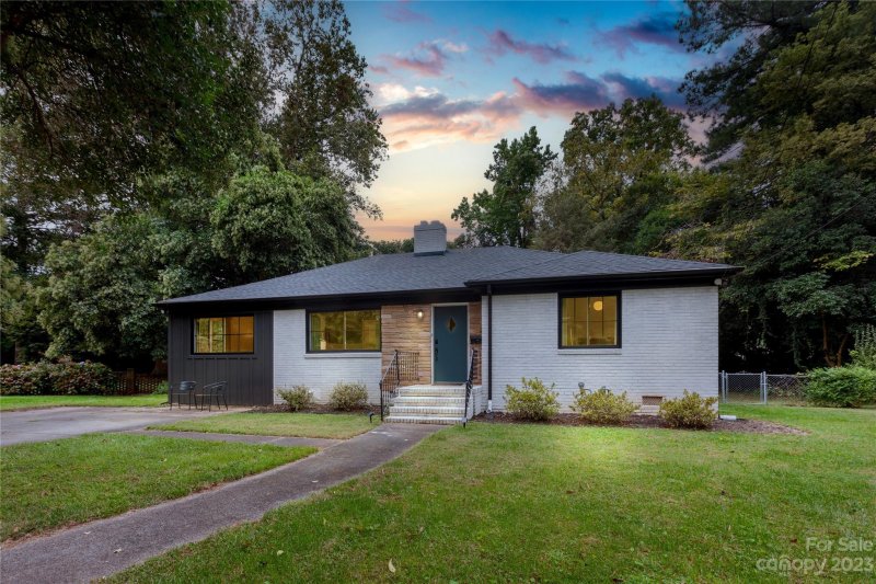 Property image 2 at 800 Mohigan Street, Charlotte, NC 28205