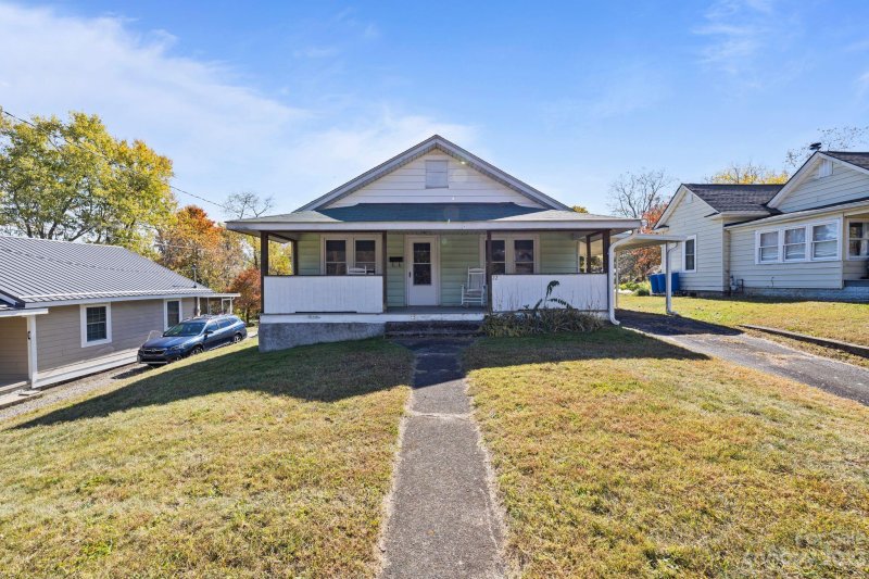 Property image 2 at 22 Montana Avenue, Asheville, NC 28806