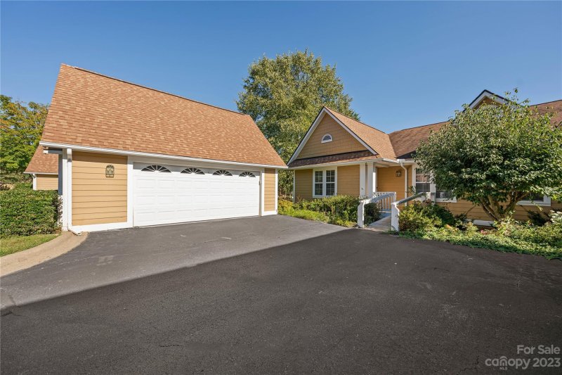 Property image 3 at 501 Woodlea Court, Asheville, NC 28806