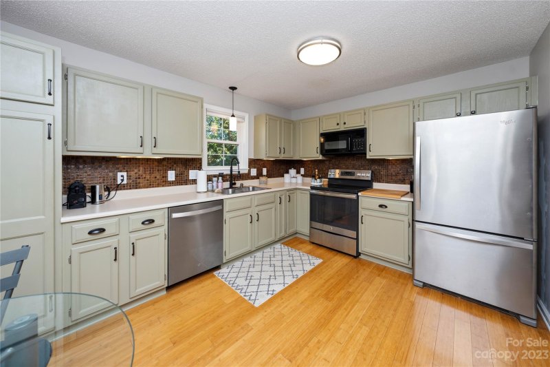 Property image 4 at 501 Woodlea Court, Asheville, NC 28806