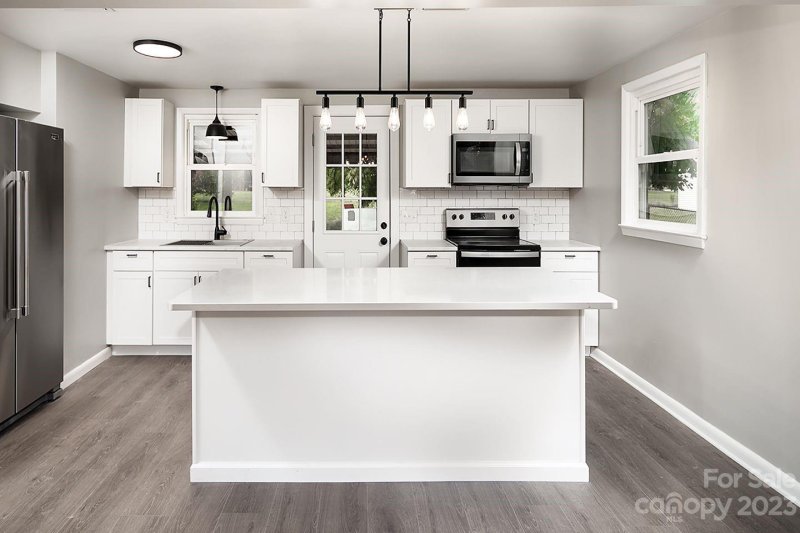 Property image 2 at 2738 25th Avenue, Hickory, NC 28601