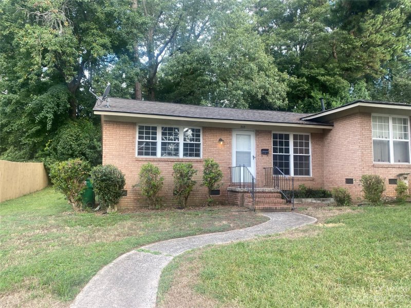 Property image 2 at 3113 Erskine Drive, Charlotte, NC 28205