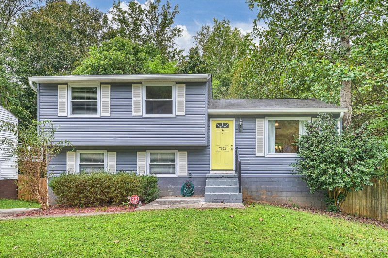 Property image 2 at 7953 Monfreya Court, Charlotte, NC 28212