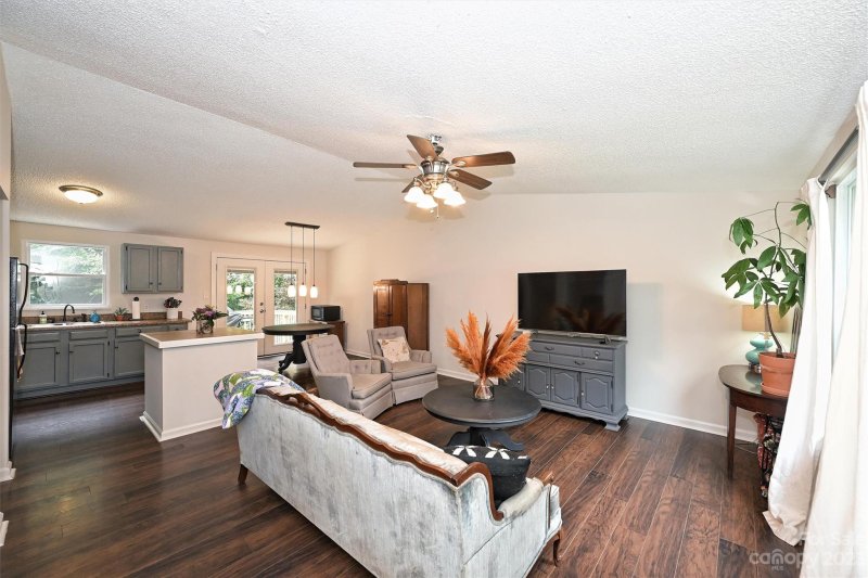 Property image 3 at 7953 Monfreya Court, Charlotte, NC 28212