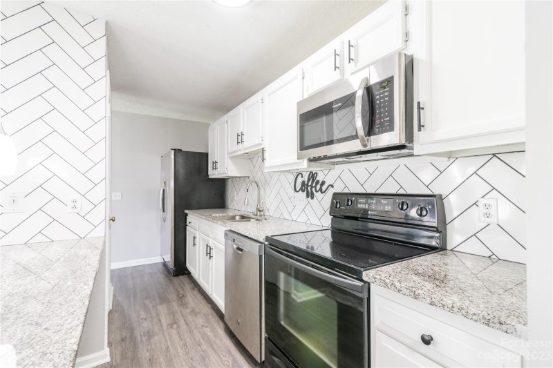 Property image 4 at 6158 Meadow Rose Lane, Charlotte, NC 28215