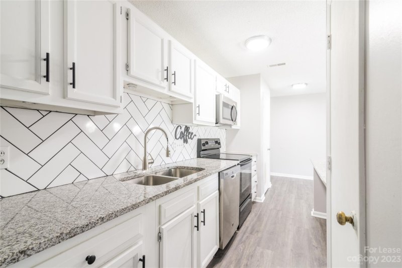 Property image 5 at 6158 Meadow Rose Lane, Charlotte, NC 28215