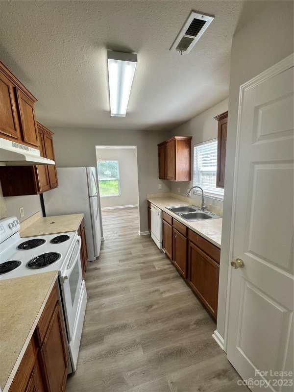 Property image 4 at 2730 Cochrane Drive, Charlotte, NC 28269