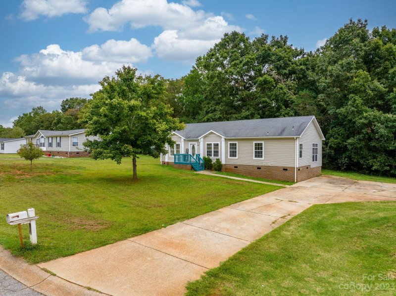 Property image 3 at 2250 Sterling Ridge Drive, Newton, NC 28658