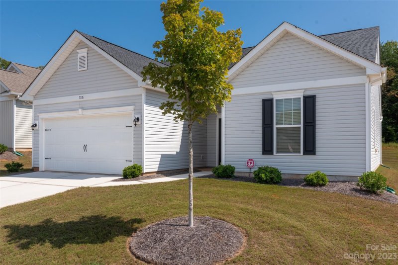 Property image 2 at 7376 Latham Way, Denver, NC 28037