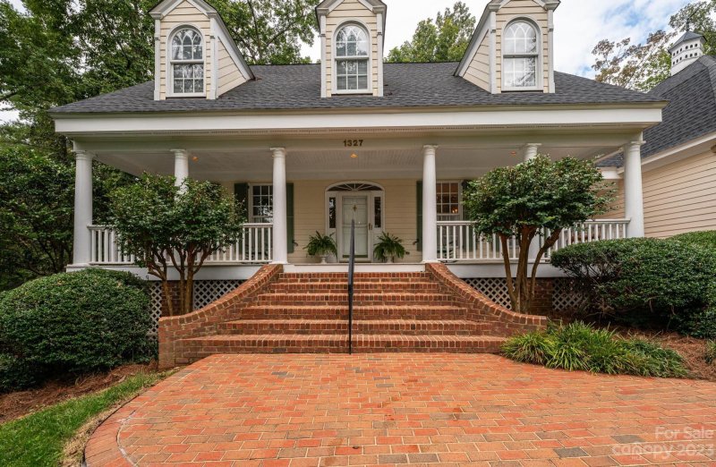 1327 10th Street Drive