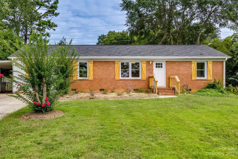 Property image 2 at 1014 Holly Drive, Gastonia, NC 28054