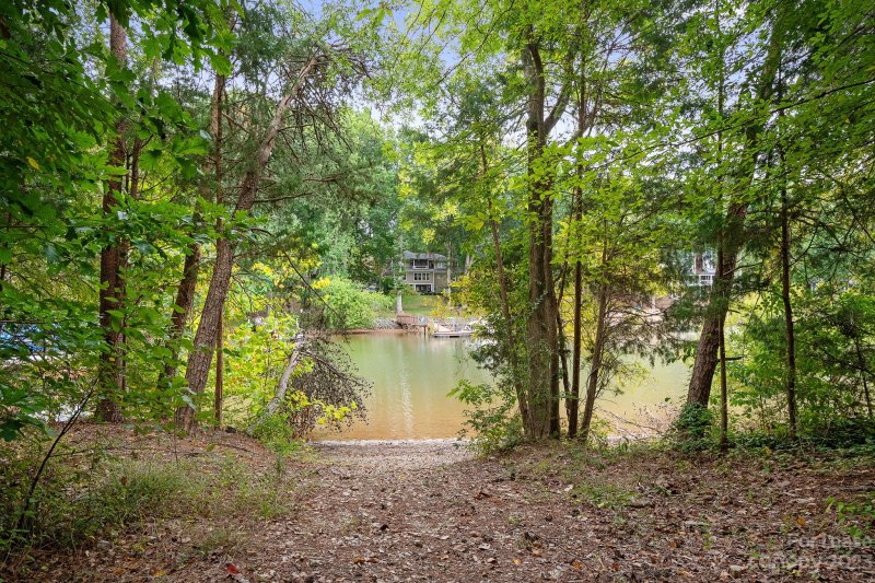 Property image 2 at 134 Continental Drive, Mooresville, NC 28117