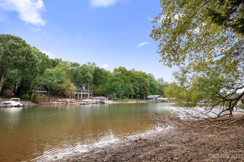 Property image 3 at 134 Continental Drive, Mooresville, NC 28117