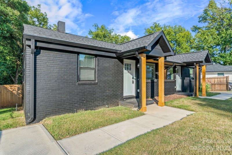 Property image 2 at 2318 Marlowe Avenue, Charlotte, NC 28208