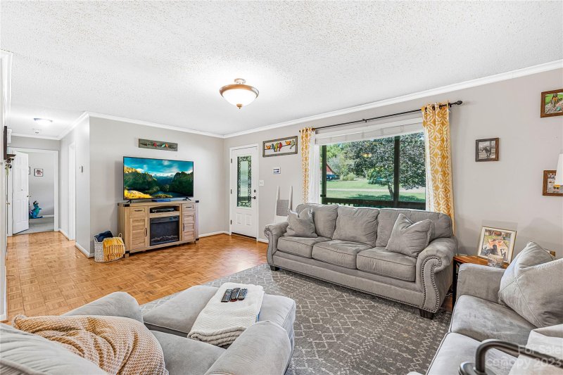 Property image 3 at 1553 Castell Lane, Hickory, NC 28601