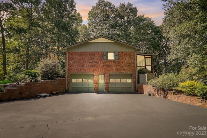 Property image 3 at 514 Starmount Lane, Hendersonville, NC 28791