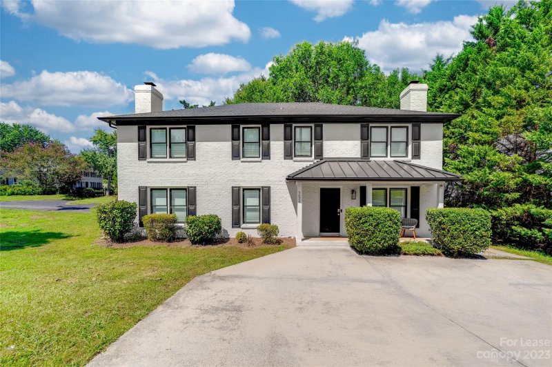 Five Knolls Estates, Charlotte Community