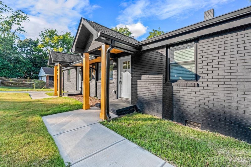 Property image 2 at 2318 Marlowe Avenue, Charlotte, NC 28208
