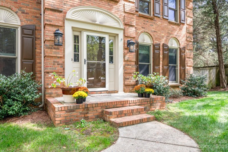 Property image 2 at 10223 Prince Edward Lane, Charlotte, NC 28277