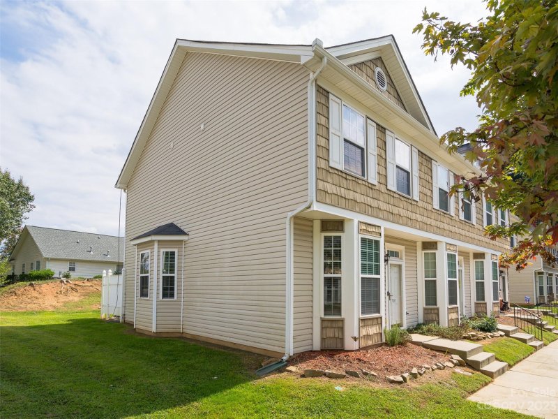 Property image 2 at 5701 Erin Drive, Dallas, NC 28034