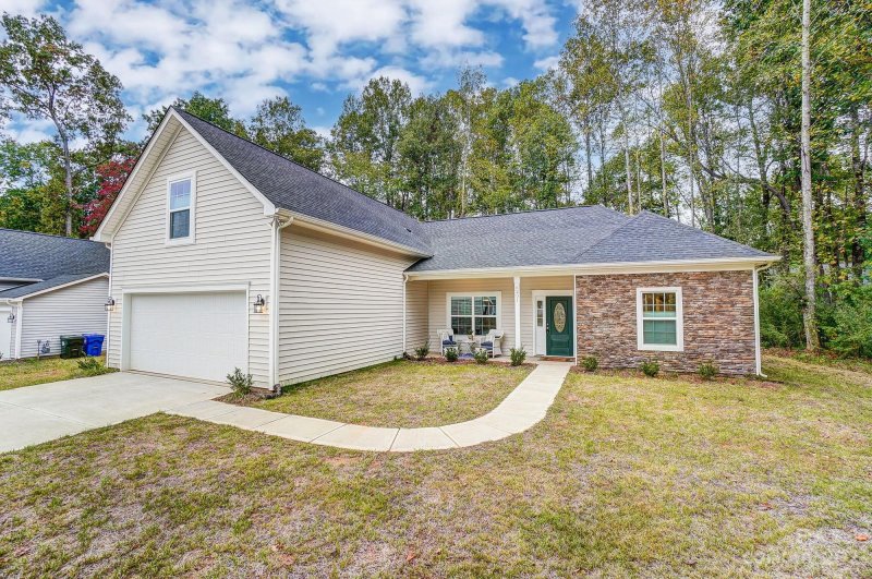 Property image 2 at 6201 Pamela Street, Huntersville, NC 28078