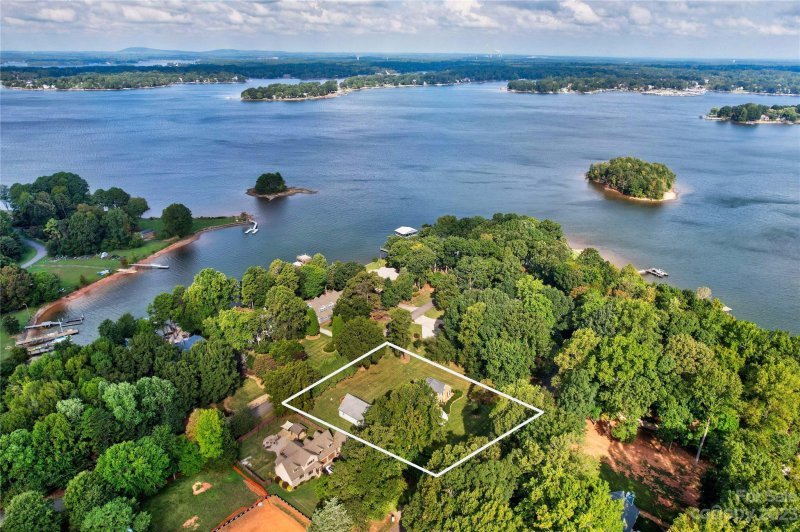 Property image 3 at 157 Lakeshore Drive, Mooresville, NC 28117