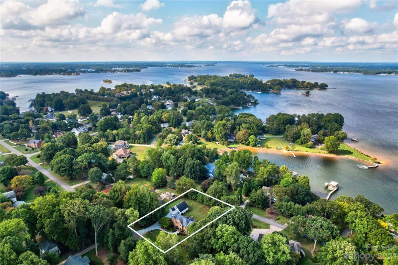 Property image 4 at 157 Lakeshore Drive, Mooresville, NC 28117