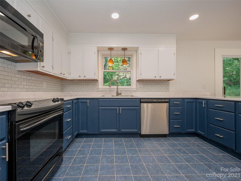 Property image 3 at 224 Lyndhurst Drive, Hendersonville, NC 28791