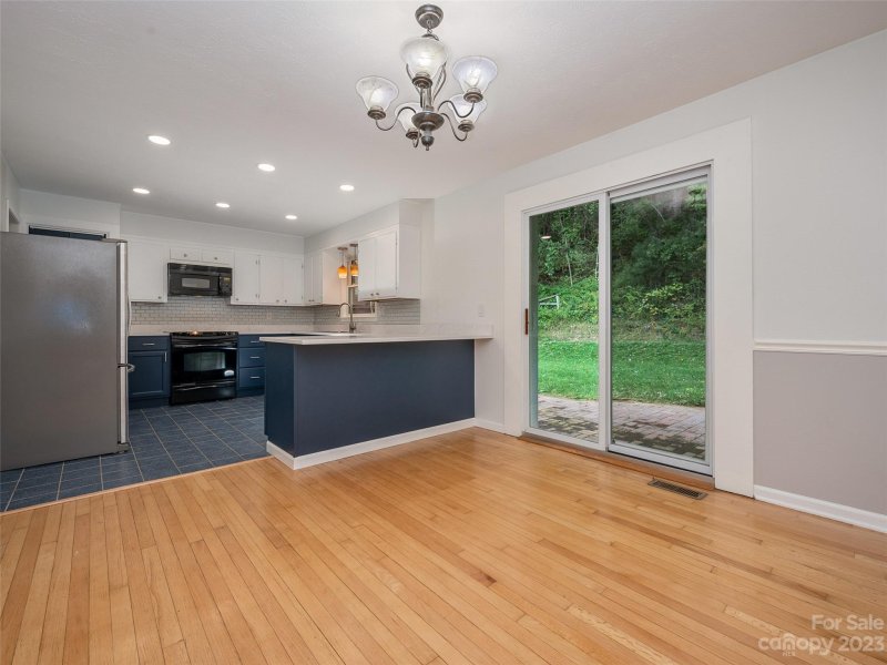 Property image 5 at 224 Lyndhurst Drive, Hendersonville, NC 28791