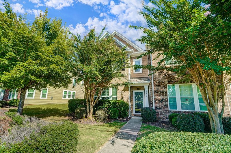 Property image 3 at 18420 W Catawba Avenue, Cornelius, NC 28031