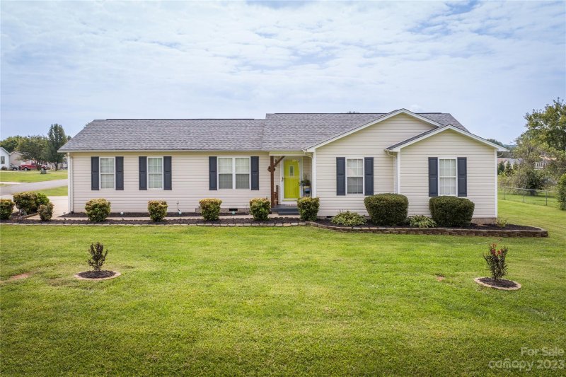 Property image 2 at 2063 Rocketts Way, Newton, NC 28658