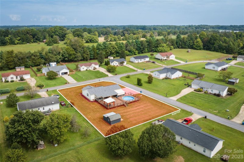 Property image 3 at 2063 Rocketts Way, Newton, NC 28658