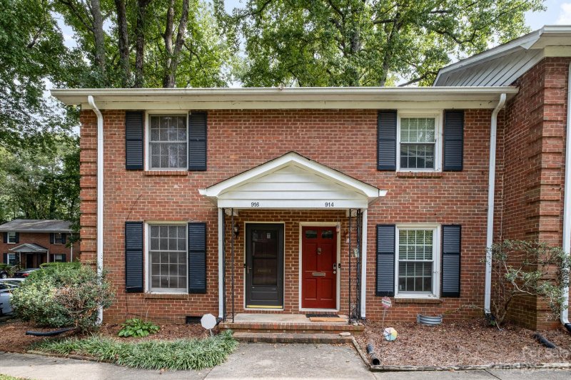 916 Hollywood Street