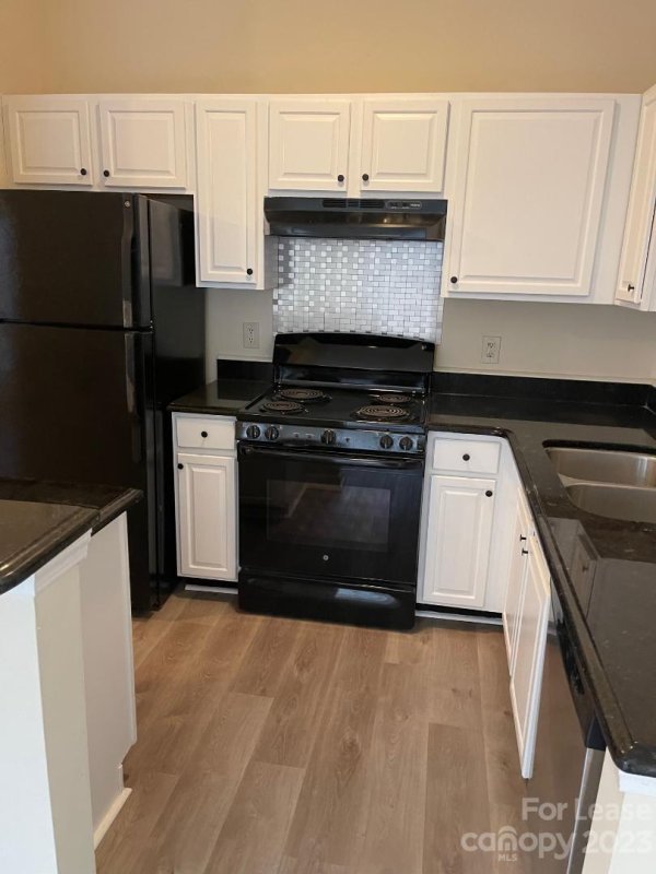 Property image 3 at 2121 Lennox Square Road, Charlotte, NC 28210