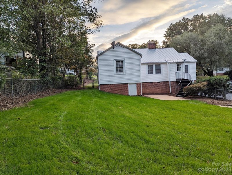 Property image 3 at 1252 11th Street, Hickory, NC 28601