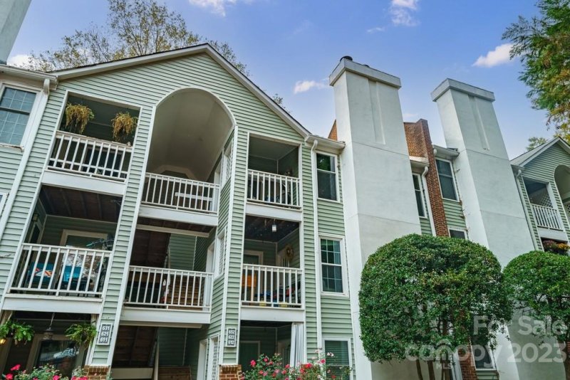 Property image 2 at 430 Queens Road, Charlotte, NC 28207